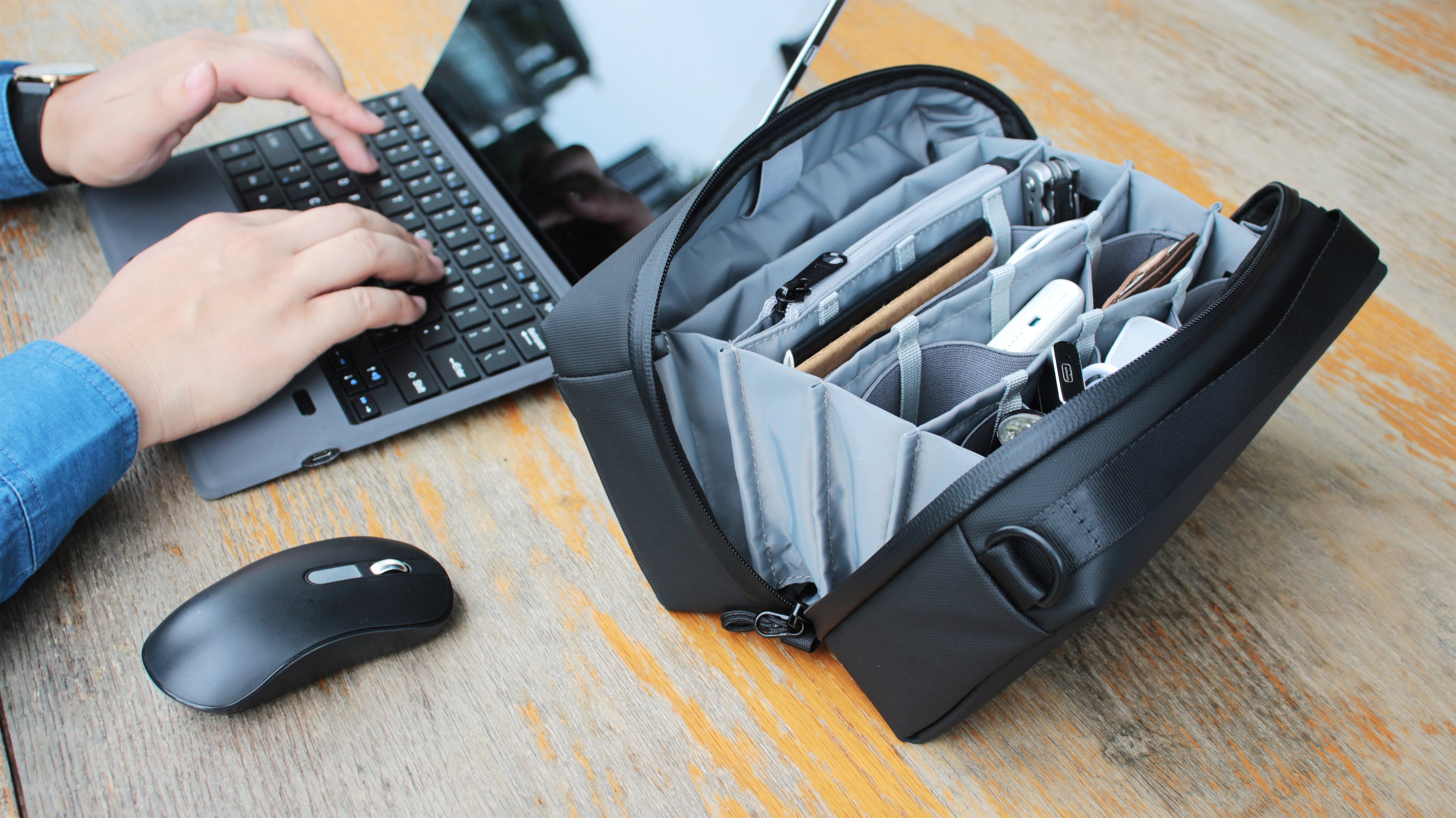 Alex T1 Travel pouch