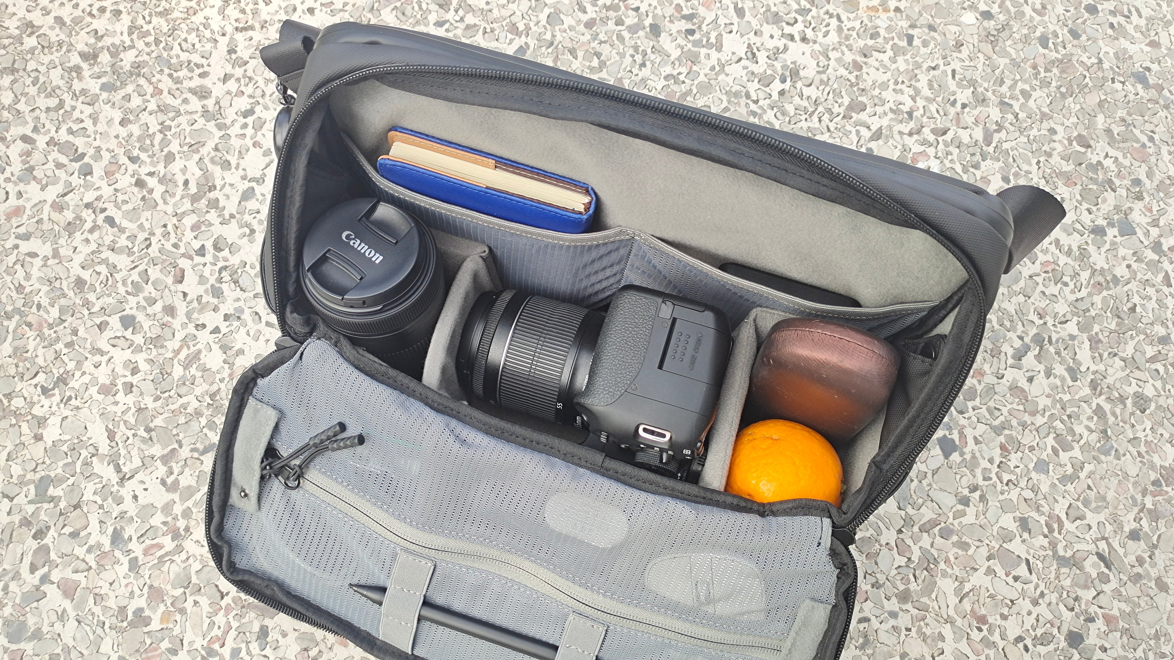 Alex S1 camera sling bag